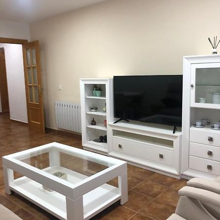 Piso Nuevo Plaza De La Constitucion Sta Cruz De La Zarza Apartment Santa Cruz de la Zarza Ngoại thất bức ảnh